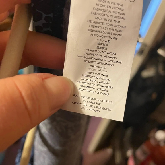 MICHAEL KORS FLORAL CHAIN SLEEVE COLD SHOULDER BLOUSE - Picture 4 of 4